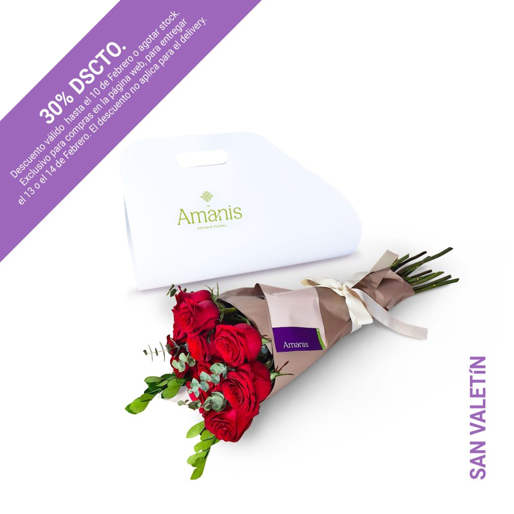 Un elegante ramo con 12 rosas rojas y follaje variado. Presentado en envoltura con asas. Incluye tarjeta de cuidados, alimento floral y dedicatoria personalizada.